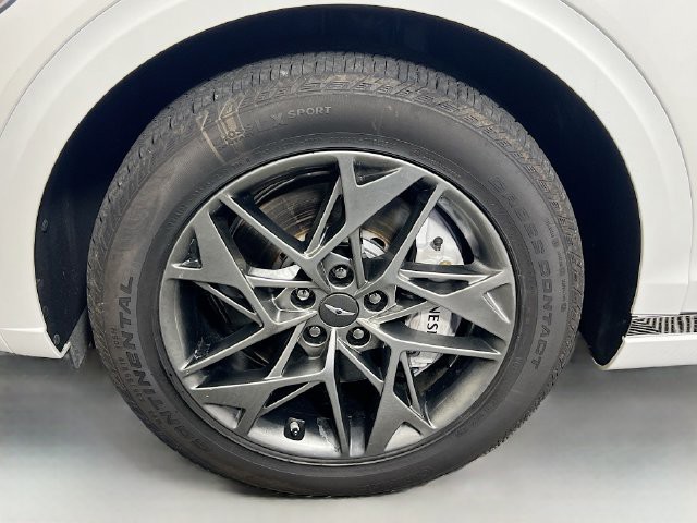 Used 2025 White Genesis 2.5T image 13
