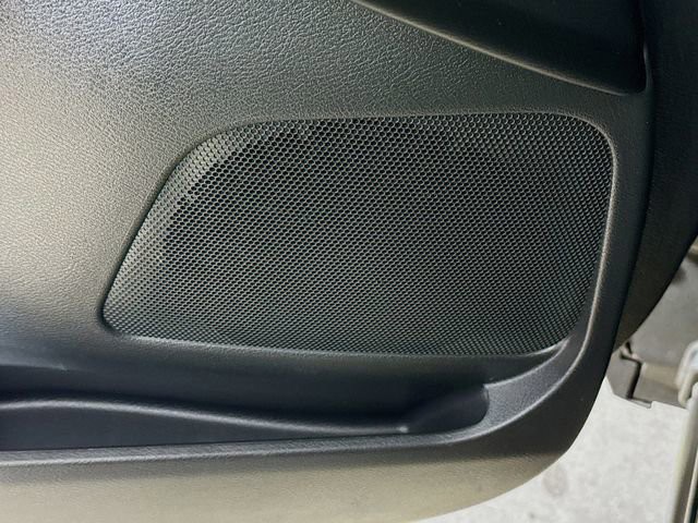 Used 2016 Magnetic Black Nissan SL image 19