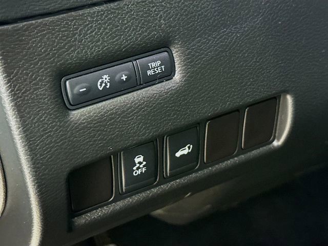 Used 2016 Magnetic Black Nissan SL image 8