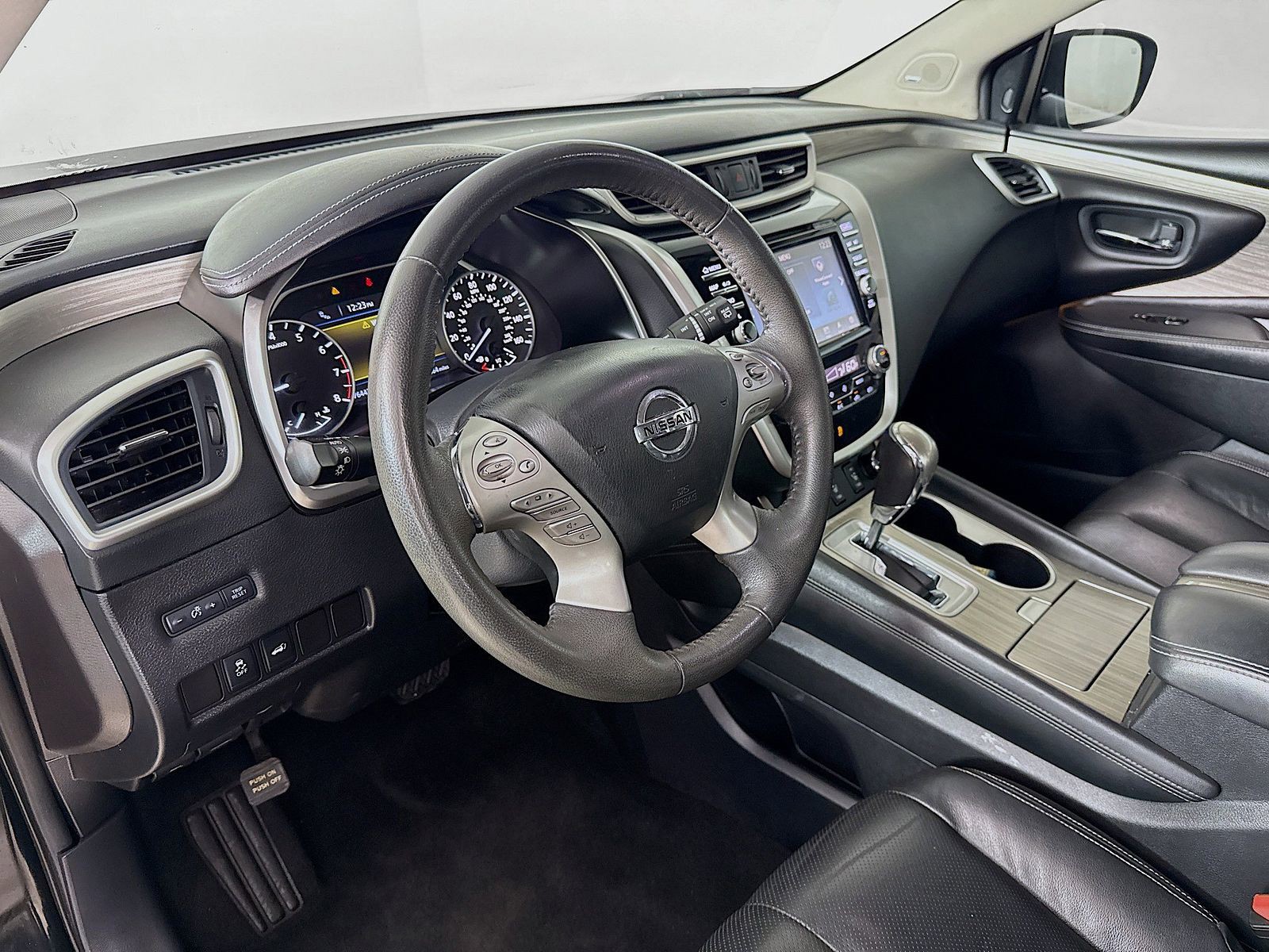 Used 2016 Magnetic Black Nissan SL image 7