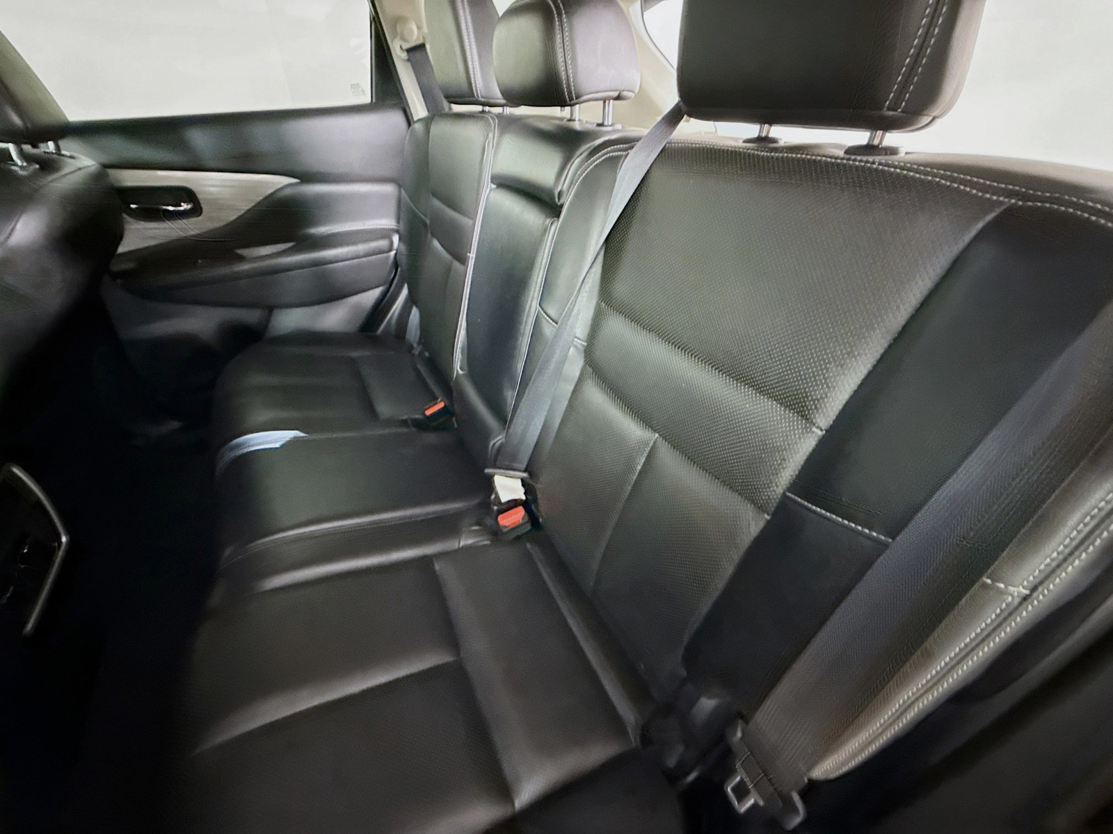 Used 2016 Magnetic Black Nissan SL image 27
