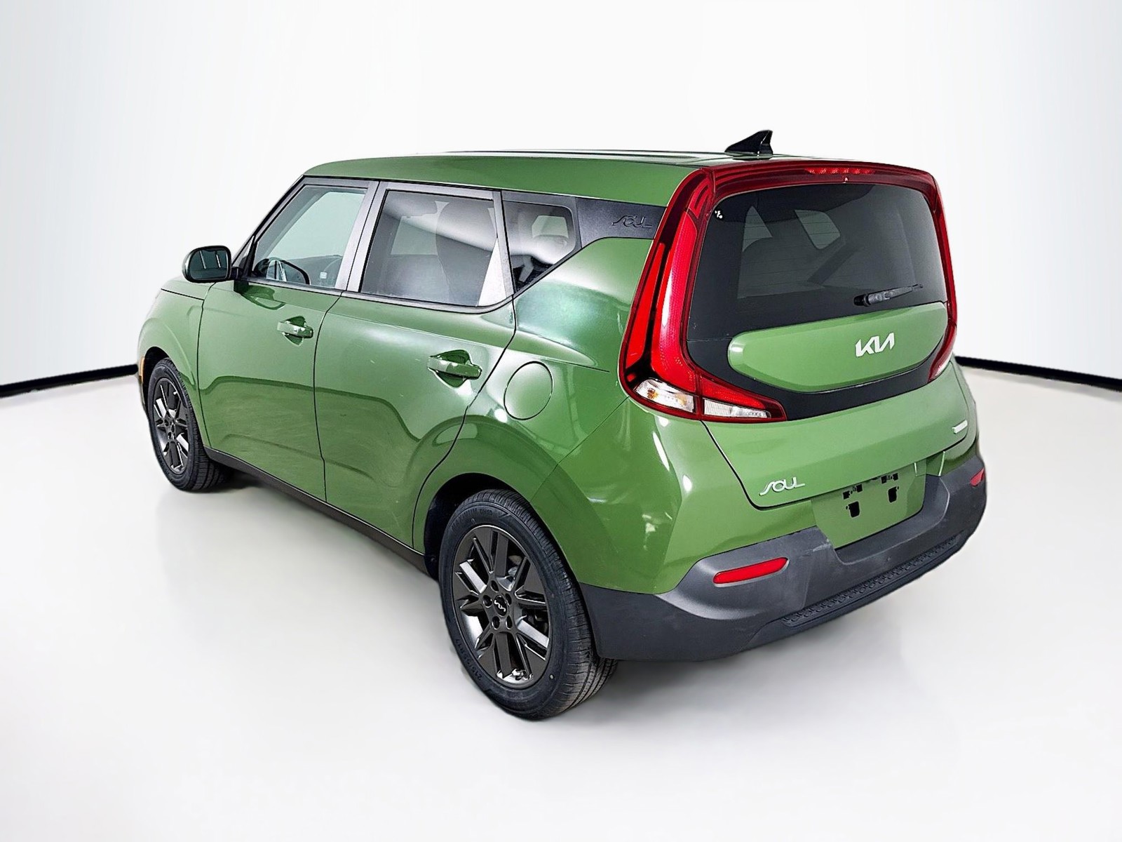 Used 2022 Green Kia EX image 28