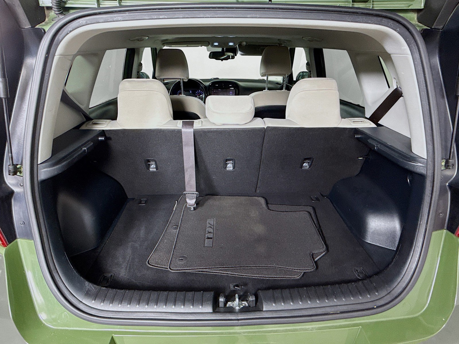 Used 2022 Green Kia EX image 31