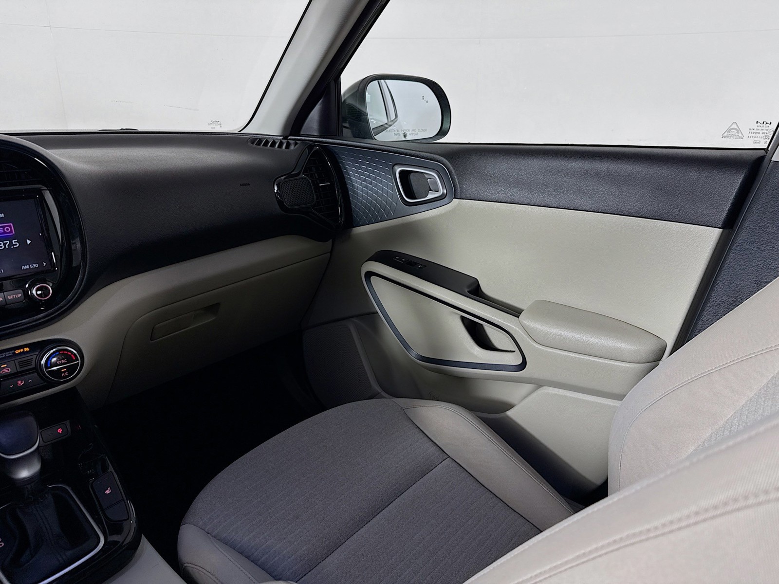 Used 2022 Green Kia EX image 26