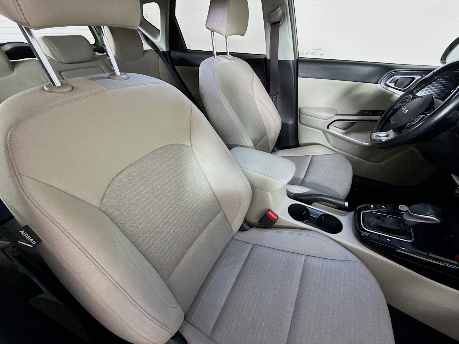 Used 2022 Green Kia EX image 33