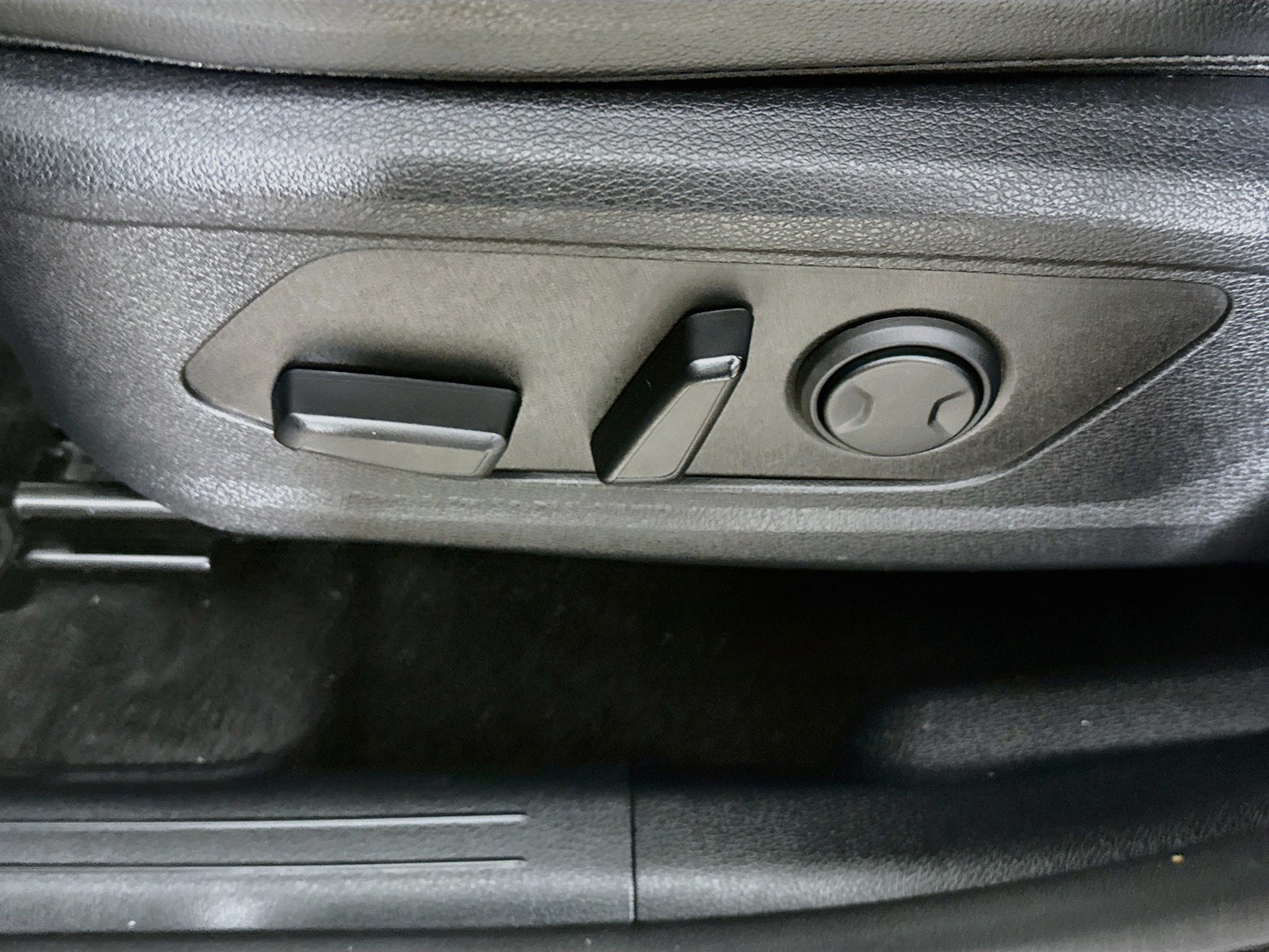 Used 2023 Gray Kia EX image 21
