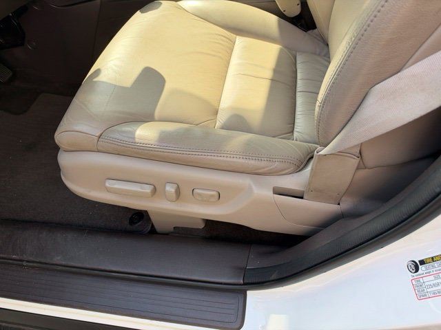 Used 2014 White Honda EX-L image 9
