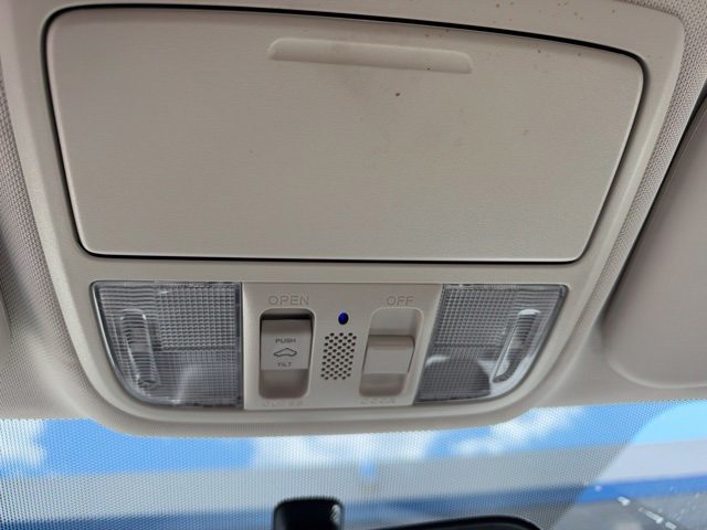 Used 2014 White Honda EX-L image 19
