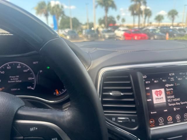 Used 2018 Velvet Jeep Overland image 15