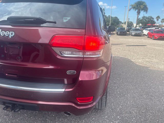 Used 2018 Velvet Jeep Overland image 24