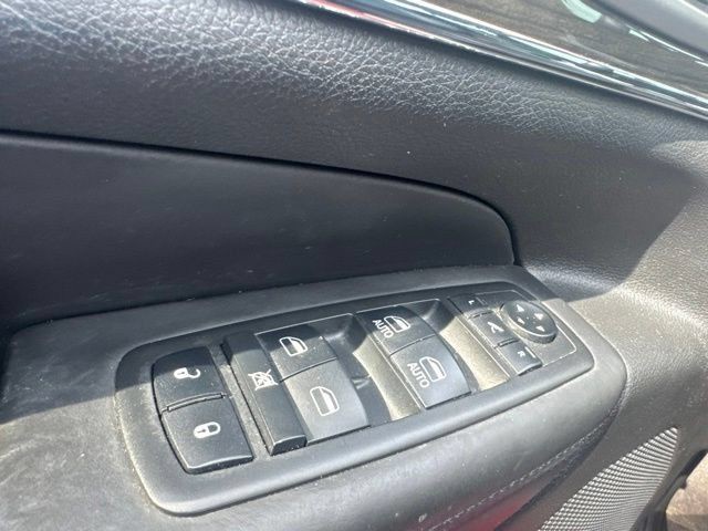 Used 2018 Velvet Jeep Overland image 10