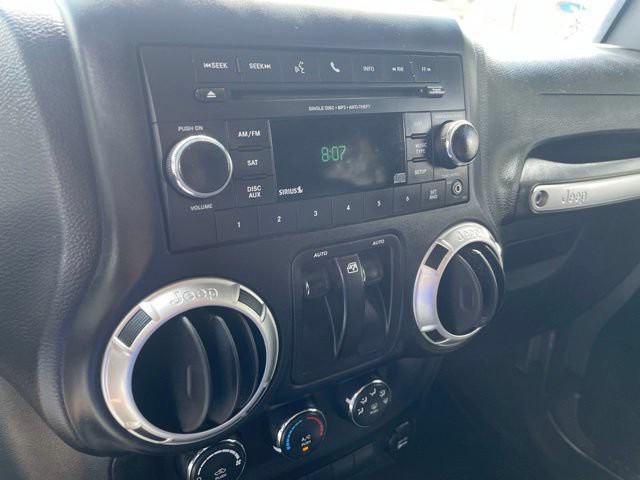 Used 2015 Billet Silver Metallic Clearcoat Jeep Freedom Edition image 12